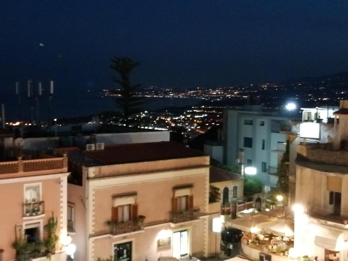 Aly Art Apartment Taormina Duomo, Gulf & Etna View Bagian luar foto