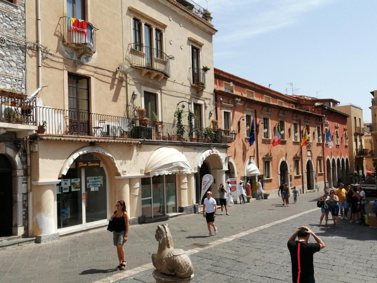 Aly Art Apartment Taormina Duomo, Gulf & Etna View Bagian luar foto