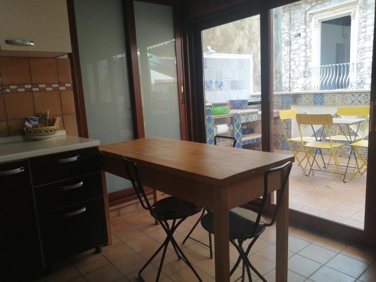 Aly Art Apartment Taormina Duomo, Gulf & Etna View Bagian luar foto